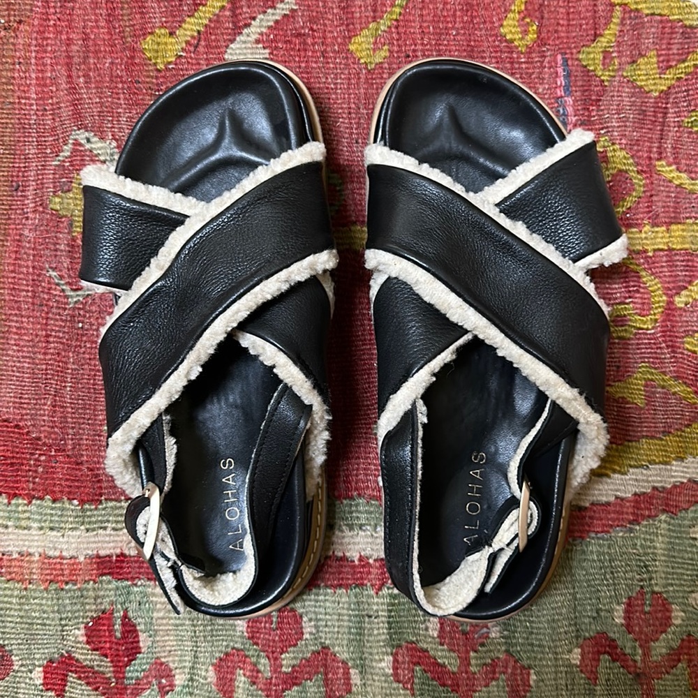 Alohas Marshmallow Black Leather and Shearling Sandals